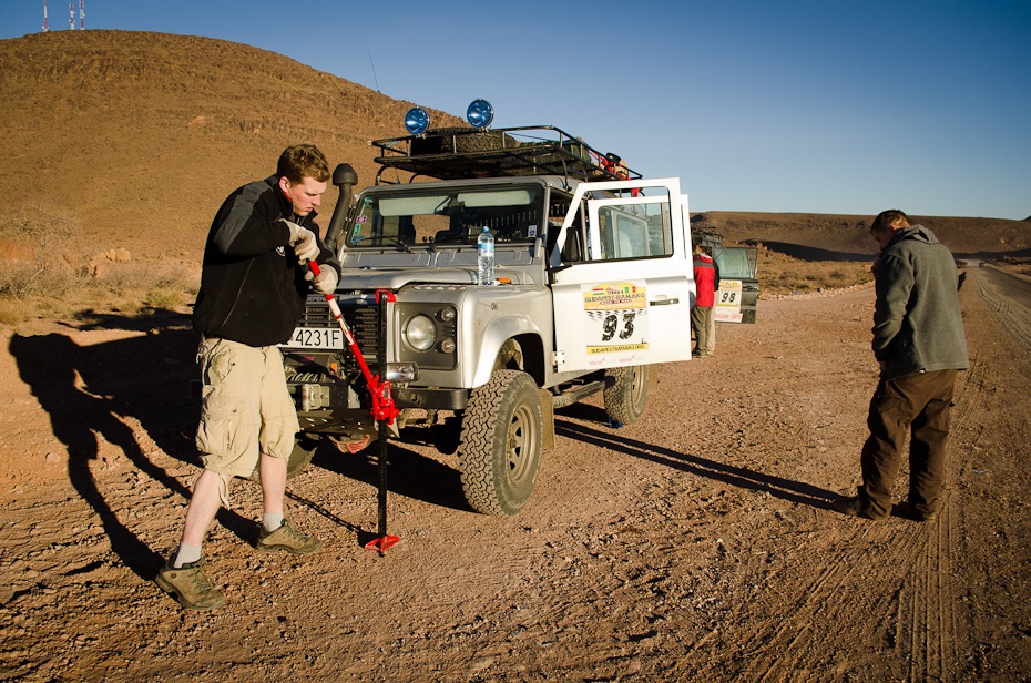  Team 93: Land Rover Defender Maroko Nikon D7000 AF-S Zoom-Nikkor 17-55mm f/2.8G IF-ED Budapeszt Bamako 0 samochód pojazd poza trasami pustynia pojazd silnikowy eoliczny krajobraz krajobraz Pojazd terenowy piasek gleba