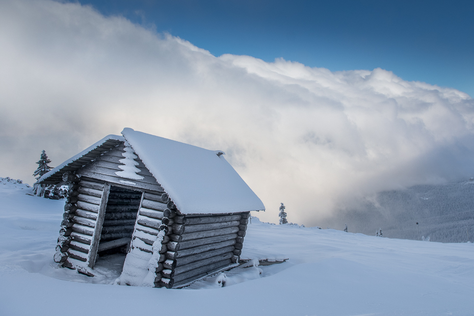  Karkonosze Nikon D7200 AF-S Zoom-Nikkor 17-55mm f/2.8G IF-ED niebo Chmura śnieg zimowy górzyste formy terenu pasmo górskie Góra Alpy zamrażanie chatce