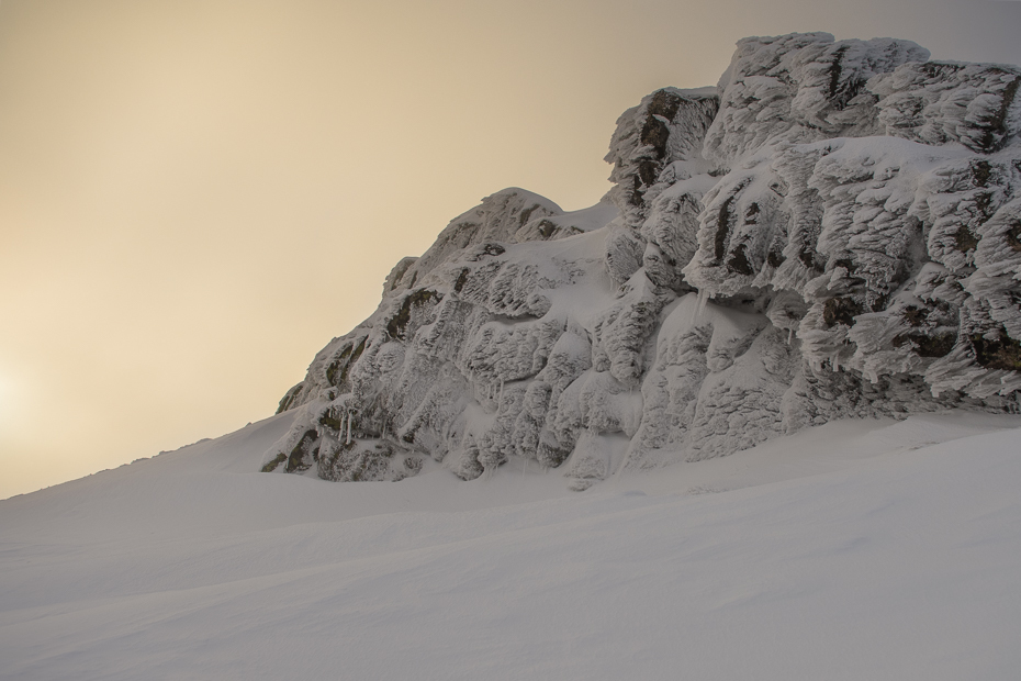  Karkonosze Nikon D7200 AF-S Zoom-Nikkor 17-55mm f/2.8G IF-ED śnieg zimowy górzyste formy terenu Góra zjawisko geologiczne zamrażanie niebo nunatak pasmo górskie teren