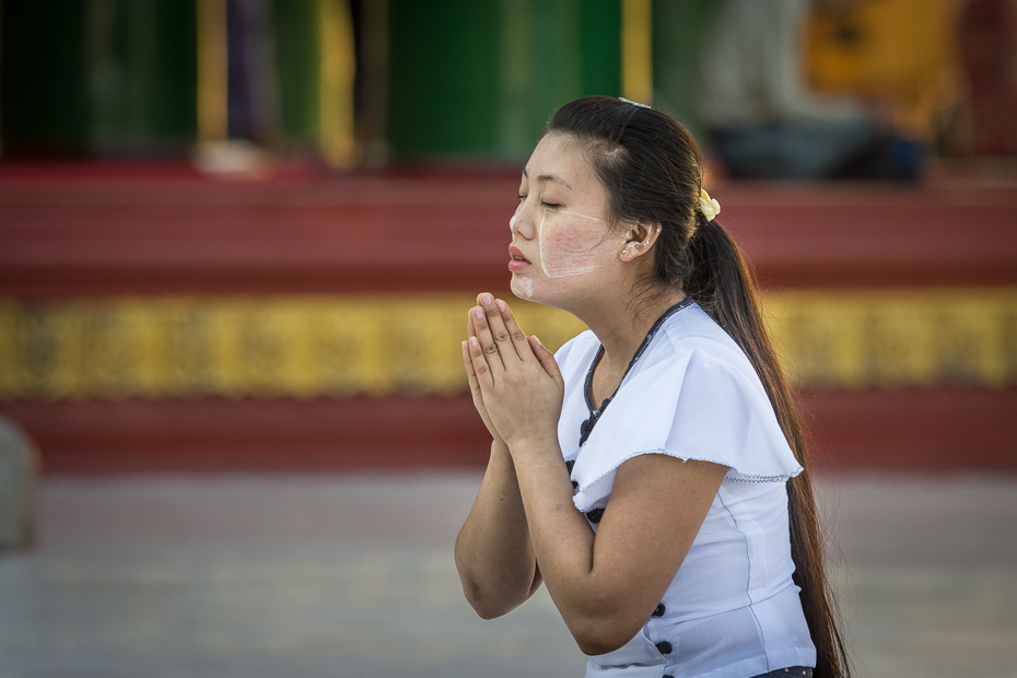  Modlitwa Ludzie Nikon D7200 AF-S Nikkor 70-200mm f/2.8G 0 Myanmar kobieta osoba dziewczyna dama świątynia zabawa profesjonalny student wolny czas miejsce sportowe