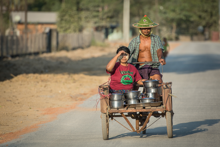  garnkami drodze Nikon D7100 AF-S Nikkor 70-200mm f/2.8G 0 Myanmar pojazd lądowy pojazd wózek posiedzenie drzewo wakacje zabawa samochód rekreacja Droga