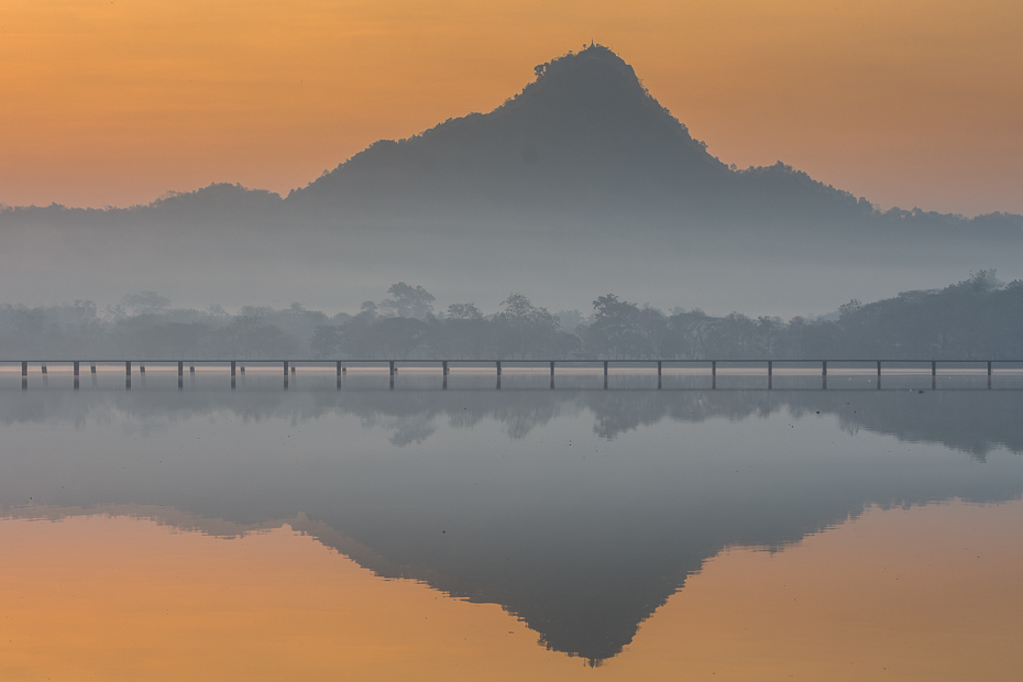  Hpa-an Miejsca Nikon D7100 AF-S Nikkor 70-200mm f/2.8G 0 Myanmar odbicie niebo świt spokojna ranek wschód słońca atmosfera horyzont zbiornik zmierzch