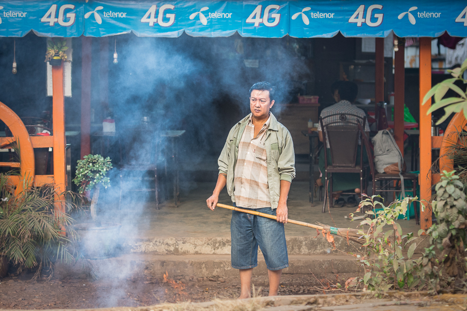  Sprzątanie Ludzie Nikon D7200 AF-S Nikkor 70-200mm f/2.8G 0 Myanmar niebieski męski zabawa drzewo podróżować rekreacja reklama