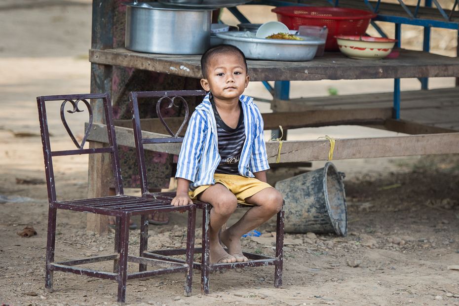  Chłopiec Ludzie Nikon D7200 AF-S Nikkor 70-200mm f/2.8G 0 Myanmar posiedzenie miejsce publiczne dziecko dziewczyna grać wakacje ludzkie zachowanie ulica rekreacja drzewo