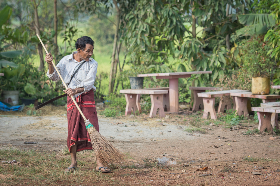  Sprzątanie Ludzie Nikon D7200 AF-S Nikkor 70-200mm f/2.8G 0 Myanmar drzewo obszar wiejski roślina rekreacja plemię trawa wioska