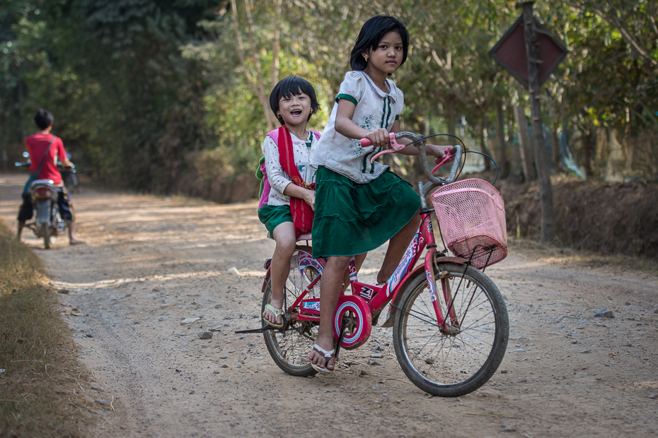  Powrót szkoły Ludzie Nikon D7200 AF-S Nikkor 70-200mm f/2.8G 0 Myanmar pojazd lądowy rower rower drogowy Natura pojazd Jazda rowerem drzewo roślina drzewiasta Wyposażenie sportowe rower górski