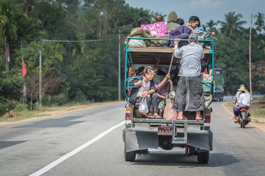  Mistrzowie upakowania drodze Nikon D7100 AF-S Nikkor 70-200mm f/2.8G 0 Myanmar pojazd lądowy samochód pojazd transport Droga rodzaj transportu infrastruktura riksza wózek drzewo