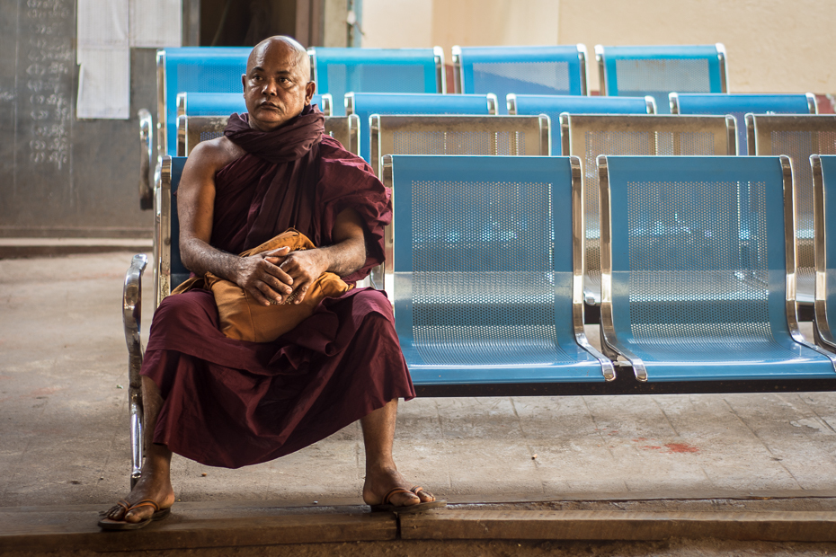  Mnich Ludzie Nikon D7200 Nikkor 50mm f/1.8D 0 Myanmar niebieski posiedzenie świątynia człowiek dziewczyna ludzkie zachowanie rekreacja