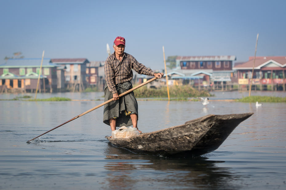  Życie codzienne Ludzie Nikon D7100 AF-S Nikkor 70-200mm f/2.8G 0 Myanmar woda łodzie i sprzęt żeglarski oraz zaopatrzenie transport wodny żeglarstwo rzeka rekreacja wioślarstwo na wodzie wioślarstwo łódź wiosło