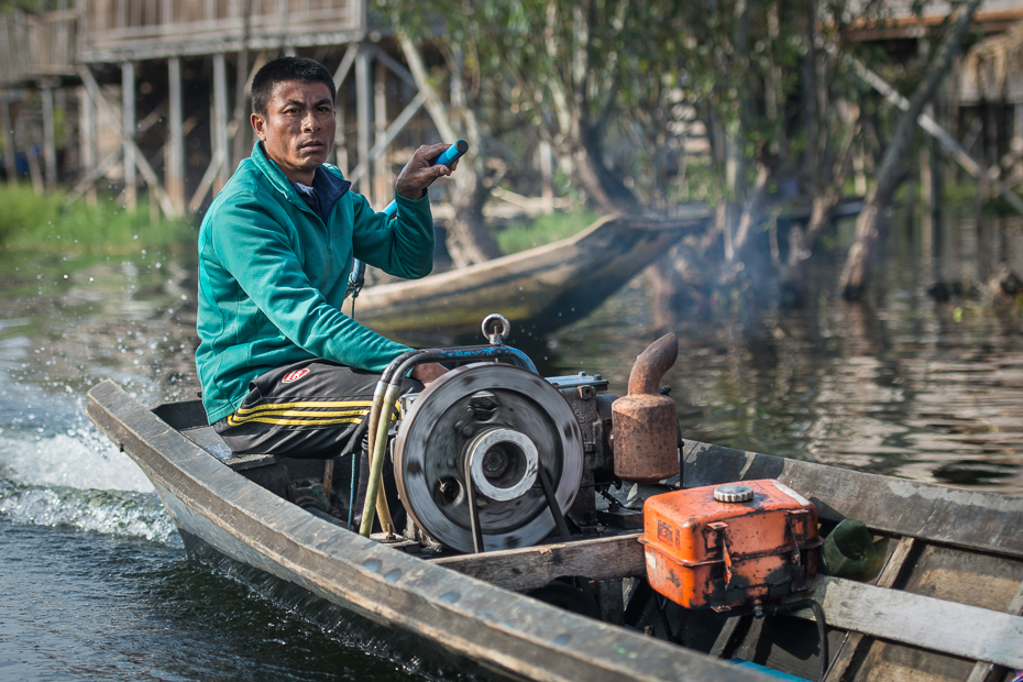  Życie codzienne Ludzie Nikon D7100 AF-S Nikkor 70-200mm f/2.8G 0 Myanmar arteria wodna transport wodny woda łódź żeglarstwo wioślarstwo na wodzie drzewo pojazd łodzie i sprzęt żeglarski oraz zaopatrzenie rzeka