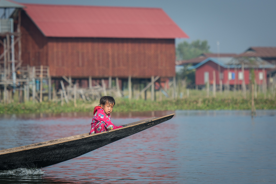 Życie codzienne Jezioro Inle Nikon D7100 AF-S Nikkor 70-200mm f/2.8G 0 Myanmar arteria wodna woda transport wodny wioślarstwo na wodzie żeglarstwo odbicie rzeka wolny czas kanał łódź