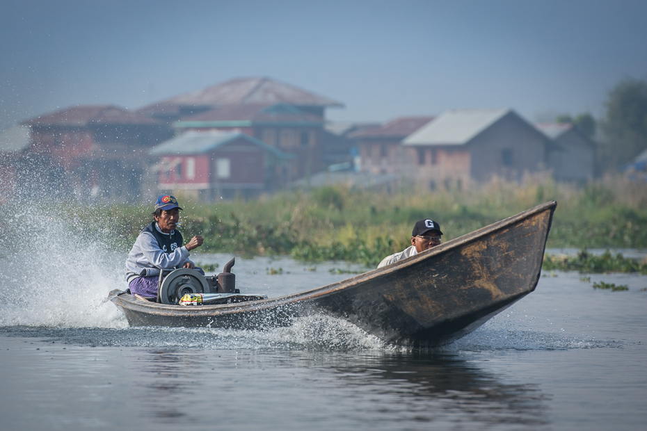  Życie codzienne Jezioro Inle Nikon D7100 AF-S Nikkor 70-200mm f/2.8G 0 Myanmar arteria wodna transport wodny łódź woda żeglarstwo jednostki pływające rzeka łodzie i sprzęt żeglarski oraz zaopatrzenie pojazd rekreacja