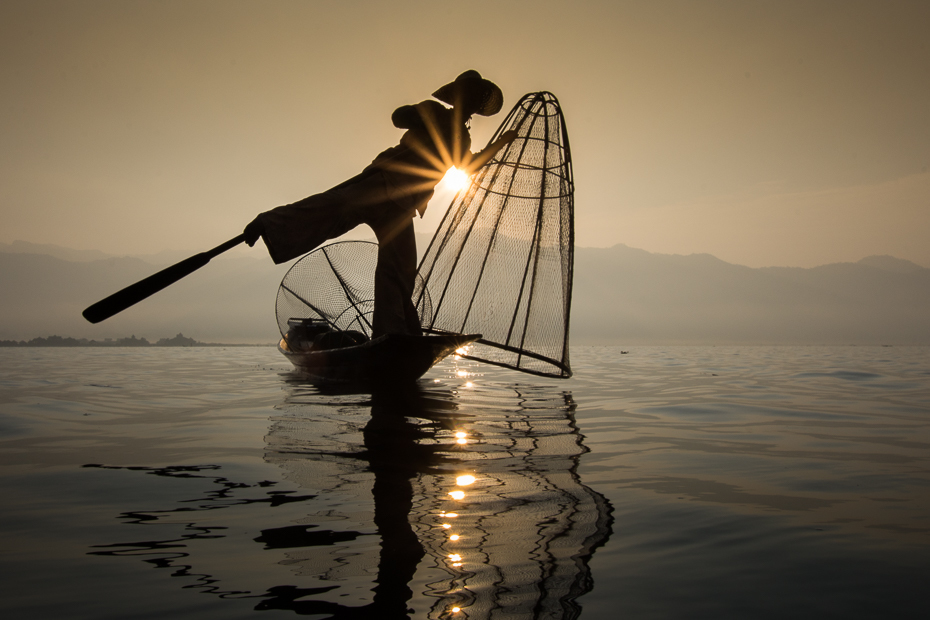  Rybak Jezioro Inle Nikon D7200 Sigma 10-20mm f/3.5 HSM 0 Myanmar woda odbicie spokojna morze wschód słońca zachód słońca niebo wieczór słońce