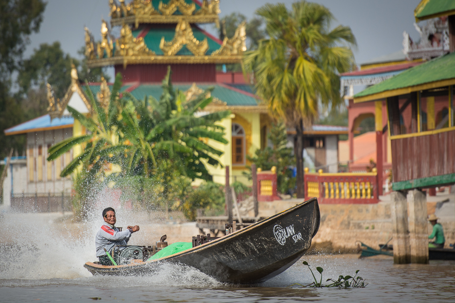  Życie codzienne Jezioro Inle Nikon D7100 AF-S Nikkor 70-200mm f/2.8G 0 Myanmar arteria wodna transport wodny woda wolny czas turystyka żeglarstwo atrakcja turystyczna świątynia łódź pagoda