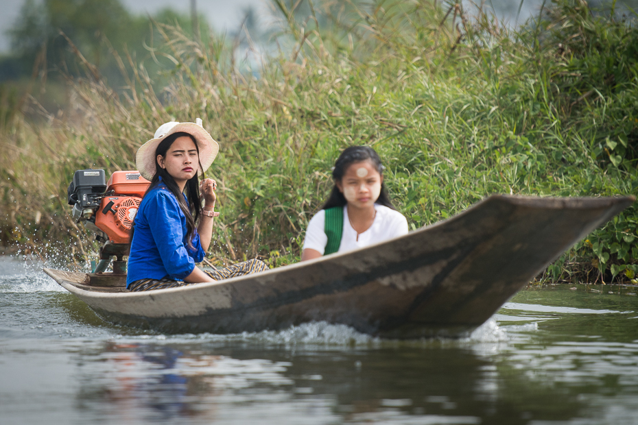  Życie codzienne Jezioro Inle Nikon D7100 AF-S Nikkor 70-200mm f/2.8G 0 Myanmar woda transport wodny arteria wodna wioślarstwo na wodzie żeglarstwo łódź kajak łodzie i sprzęt żeglarski oraz zaopatrzenie drzewo roślina