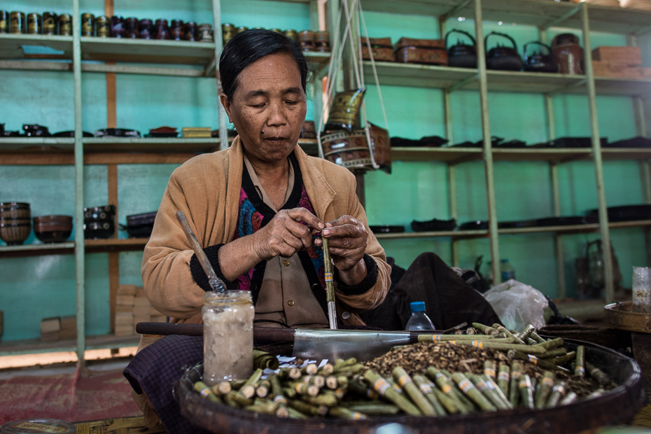  Fabryka papierosów Jezioro Inle Nikon D7100 Nikkor 20mm f/1.8 0 Myanmar jedzenie uliczne jedzenie sprzedawca kuchnia jako sposób gotowania danie