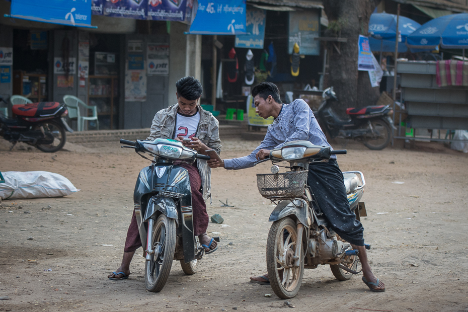 Facebook drodze Nikon D7200 AF-S Nikkor 70-200mm f/2.8G 0 Myanmar pojazd lądowy Droga motocykl ulica pojazd miejsce publiczne rodzaj transportu infrastruktura transport rower
