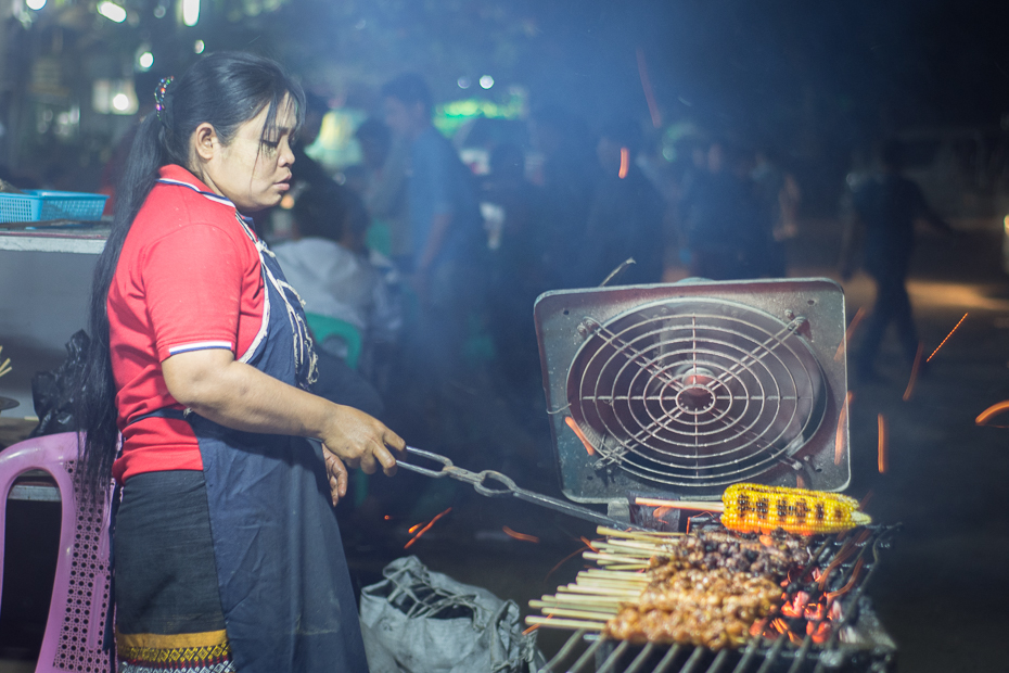  Street food drodze Nikon D7200 Nikkor 50mm f/1.8D 0 Myanmar uliczne jedzenie rekreacja zabawa