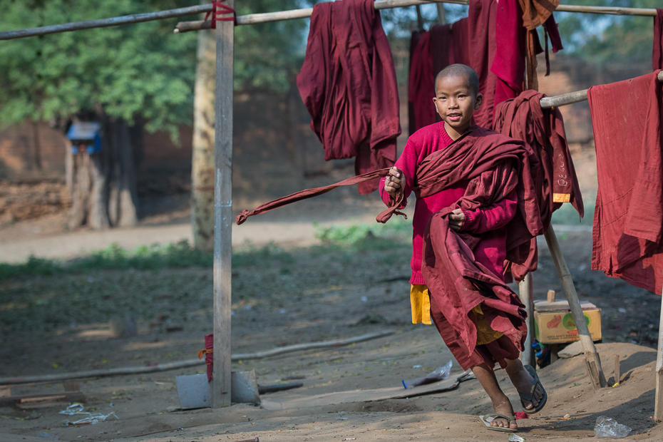  Mnich Ludzie Nikon D7100 AF-S Nikkor 70-200mm f/2.8G 0 Myanmar ludzie czerwony świątynia plemię dziewczyna rekreacja