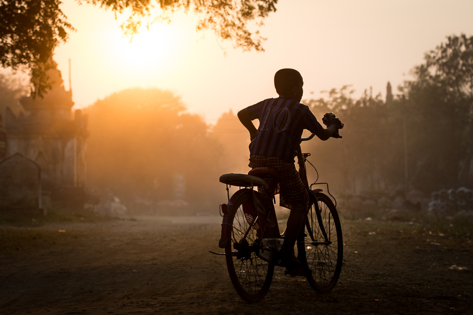  rowerze Ludzie Nikon D7100 AF-S Nikkor 70-200mm f/2.8G 0 Myanmar pojazd lądowy rower żółty Jazda rowerem drzewo ranek wschód słońca pojazd światło słoneczne niebo