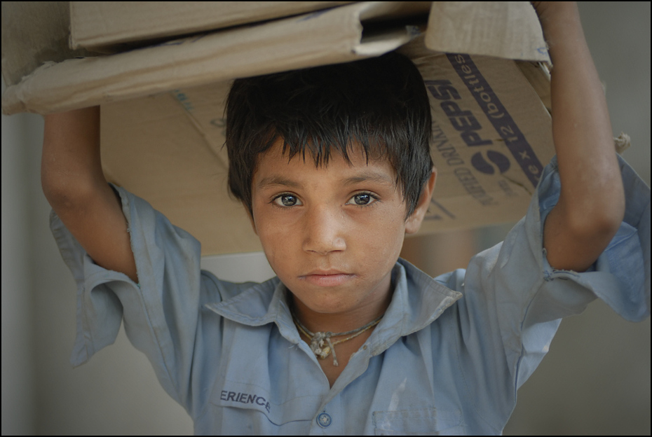  Delhi slumdog Portret Nikon D300 Zoom-Nikkor 80-200mm f/2.8D Indie 0 Twarz osoba chłopak dziecko oko czoło brew głowa fryzura męski