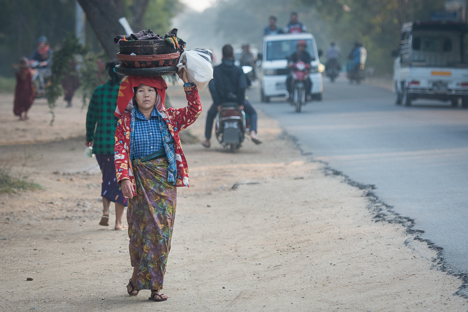  Dużo głowie Ludzie Nikon D7100 AF-S Nikkor 70-200mm f/2.8G 0 Myanmar Droga ulica pojazd świątynia podróżować dziewczyna rekreacja pieszy