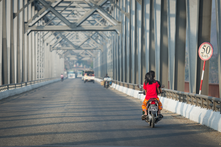  Most drodze Nikon D7100 AF-S Nikkor 70-200mm f/2.8G 0 Myanmar pojazd lądowy Droga pas ruchu obszar miejski rower Jazda rowerem infrastruktura samochód Promenada pojazd