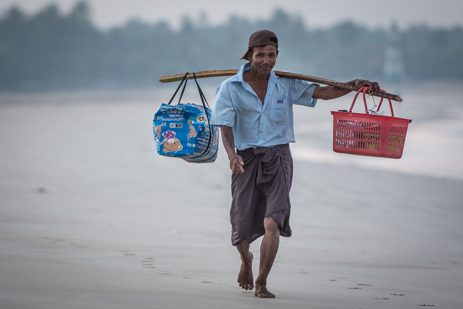  Plaża Ngwesaung Ludzie Nikon D7100 AF-S Nikkor 70-200mm f/2.8G 0 Myanmar woda plaża wakacje morze niebo zabawa Chmura piasek ocean rekreacja