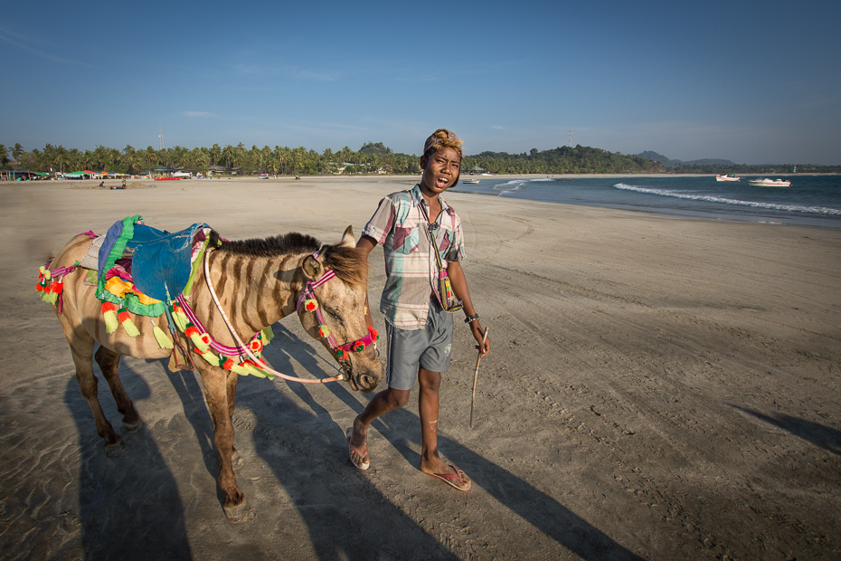  Zebra Ludzie Nikon D7200 Sigma 10-20mm f/3.5 HSM 0 Myanmar plaża kręgowiec piasek morze niebo wakacje zabawa koń jak ssak turystyka woda