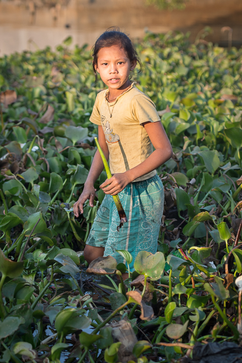  Girl Ludzie Nikon D7100 AF-S Nikkor 70-200mm f/2.8G 0 Myanmar roślina dziewczyna liść dziecko trawa drzewo rolnictwo uśmiech ogród przyciąć