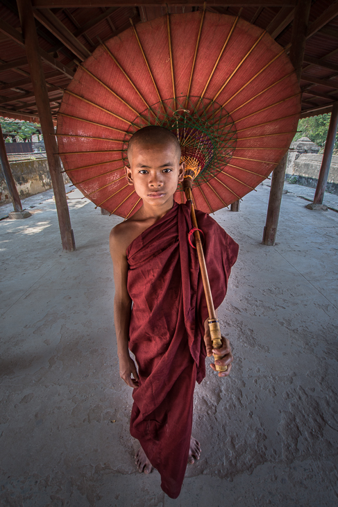  Mnich Ludzie Nikon D7200 Sigma 10-20mm f/3.5 HSM 0 Myanmar dziewczyna sukienka świątynia mnich