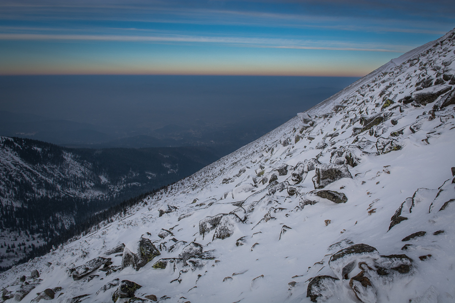  Śnieżka 0 Nikon D7100 AF-S Zoom-Nikkor 17-55mm f/2.8G IF-ED górzyste formy terenu niebo śnieg zimowy grzbiet Góra pasmo górskie spadł pustynia zamrażanie