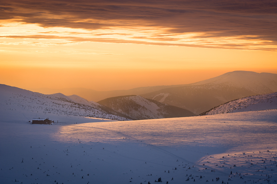  Śnieżka 0 Nikon D7100 AF-S Zoom-Nikkor 17-55mm f/2.8G IF-ED niebo śnieg jezioro horyzont średniogórze wschód słońca ranek zachód słońca świt zimowy