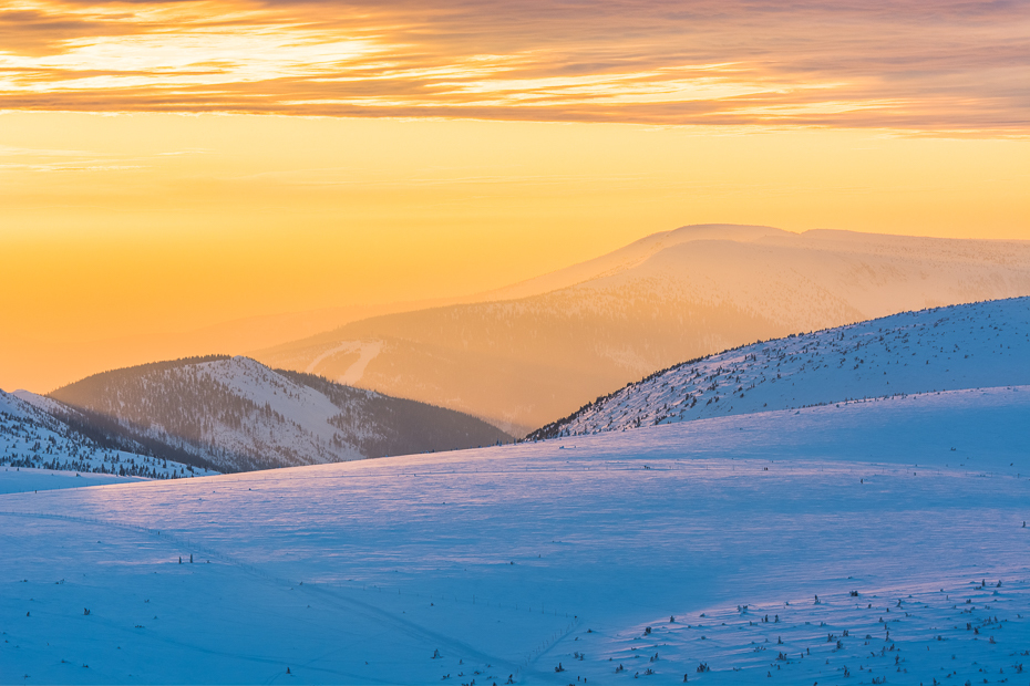  Śnieżka 0 Nikon D7100 AF-S Nikkor 70-200mm f/2.8G niebo śnieg tundra arktyczny horyzont ranek atmosfera zimowy spadł wzgórze