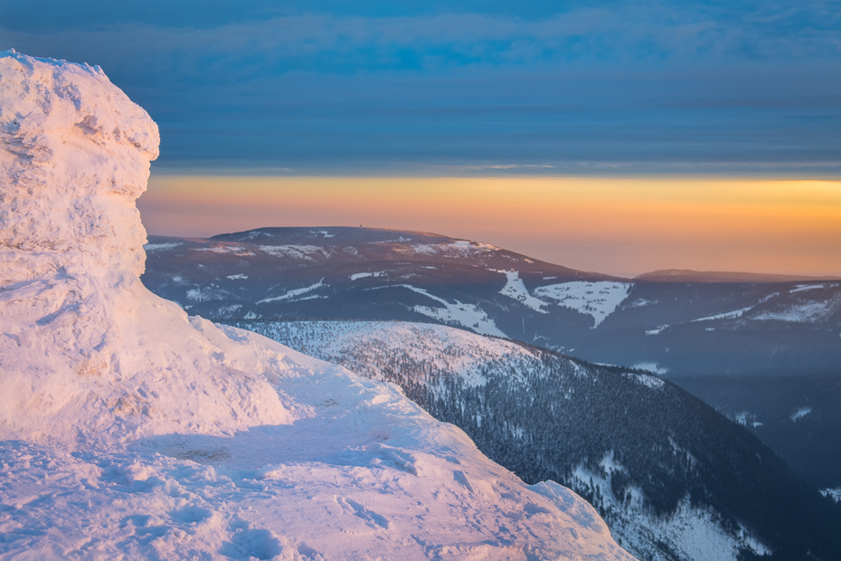 Śnieżka 0 Nikon D7100 AF-S Zoom-Nikkor 17-55mm f/2.8G IF-ED niebo górzyste formy terenu Góra pasmo górskie grzbiet Chmura spadł zimowy masyw górski zamontuj scenerię