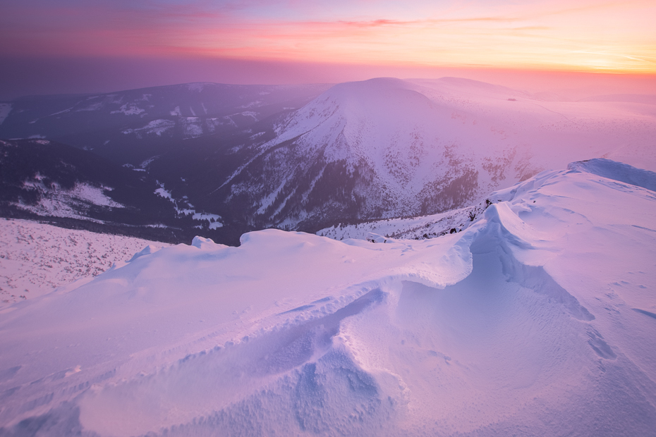  Karkonosze Nikon D7100 Sigma 10-20mm f/3.5 HSM niebo górzyste formy terenu śnieg pasmo górskie zimowy grzbiet Góra zamrażanie spadł ranek