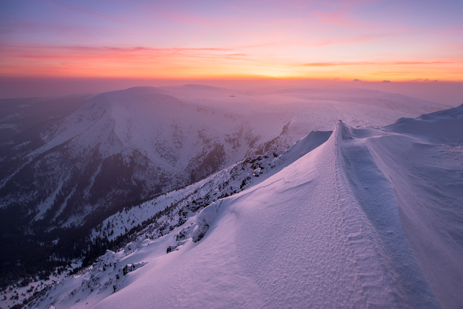  Karkonosze Nikon D7100 Sigma 10-20mm f/3.5 HSM górzyste formy terenu niebo pasmo górskie grzbiet śnieg zimowy Góra horyzont wschód słońca zamrażanie