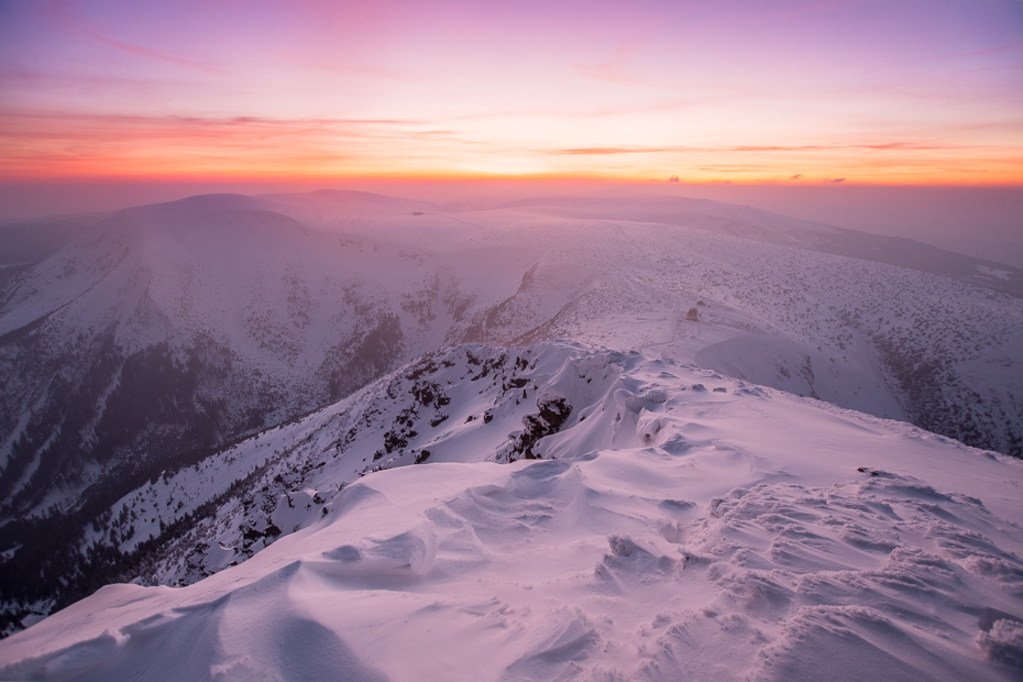  Karkonosze Nikon D7100 Sigma 10-20mm f/3.5 HSM górzyste formy terenu niebo pasmo górskie śnieg zimowy Góra grzbiet zamrażanie wschód słońca spadł