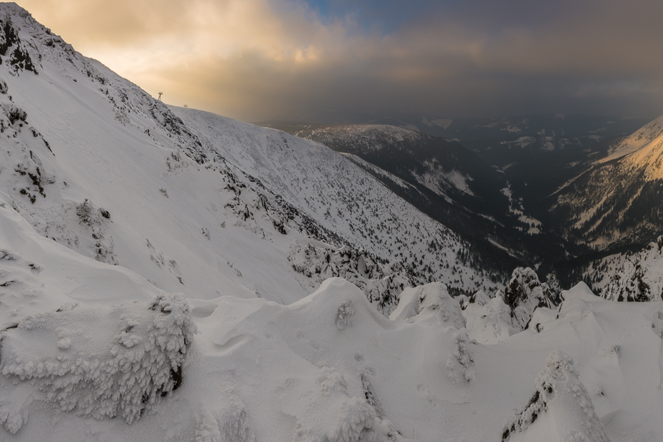  Karkonosze Nikon D7100 Sigma 10-20mm f/3.5 HSM górzyste formy terenu śnieg Góra pasmo górskie niebo zimowy grzbiet zjawisko geologiczne masyw górski Chmura