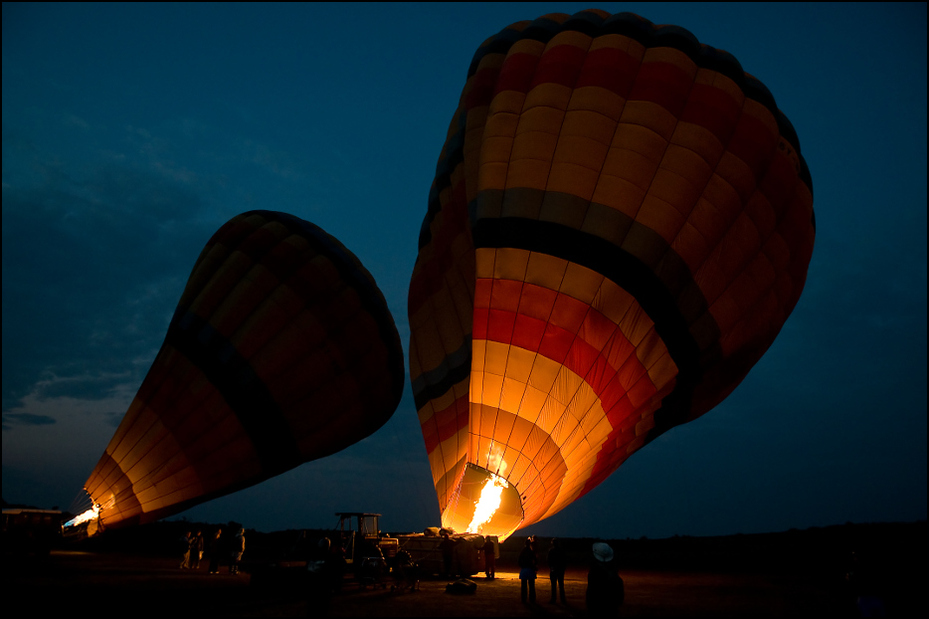  Napełnianie balonów Balon Nikon D300 AF-S Zoom-Nikkor 17-55mm f/2.8G IF-ED Kenia 0 latanie balonem balon na gorące powietrze niebo atmosfera ziemi lekki atmosfera oświetlenie dzień ranek noc