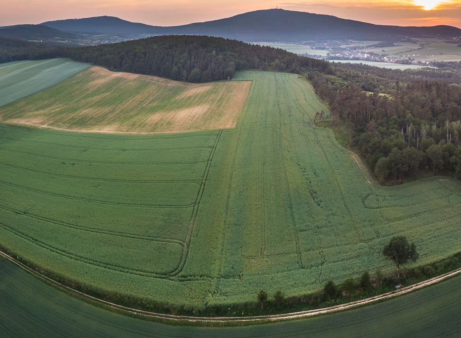  Ślęża Krajobraz Mavic Air Zielony łąka pole wzgórze średniogórze Równina niebo obszar wiejski Fotografia lotnicza Droga