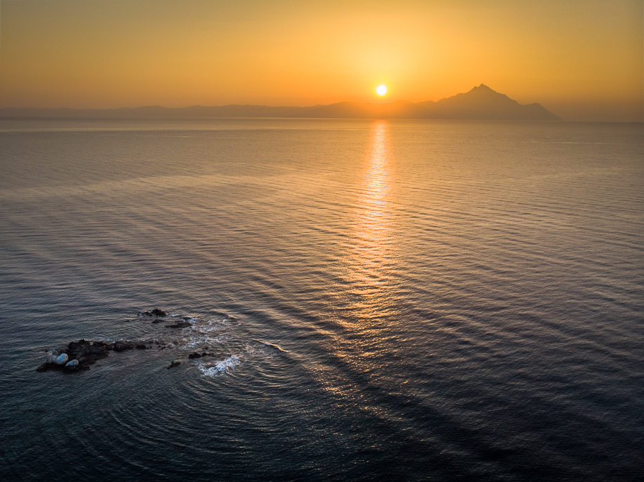  Athos 0 Grecja Mavic Air morze horyzont spokojna woda niebo zachód słońca ocean wschód słońca słońce Wybrzeże