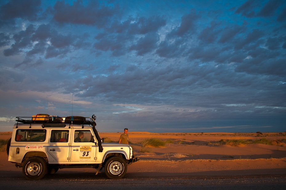 Team 93: Land Rover Defender Mauretania Nikon D300 AF-S Zoom-Nikkor 17-55mm f/2.8G IF-ED Budapeszt Bamako 0 niebo samochód Chmura pustynia żółty poza trasami krajobraz eoliczny krajobraz Równina atmosfera ziemi