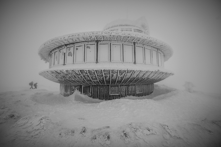  Śnieżka 0 Karkonosze Nikon Laowa D-Dreamer 12mm f/2.8 śnieg burza śnieżna monochromia zamrażanie Burza śnieżna Czarny i biały zimowy architektura zbiory fotografii Rysunek