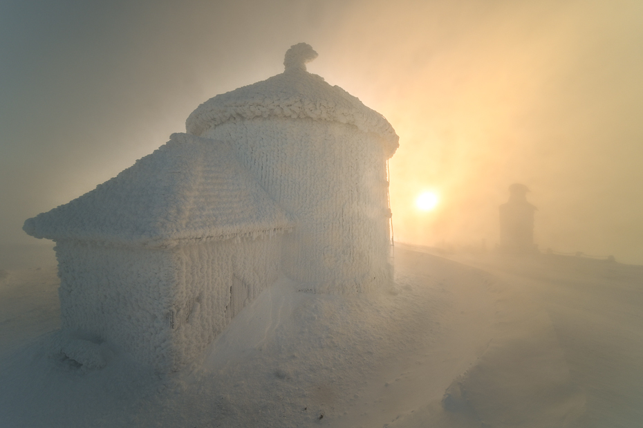  Śnieżka 0 Karkonosze Nikon Laowa D-Dreamer 12mm f/2.8 Zjawisko atmosferyczne zamglenie niebo mgła ranek atmosfera Chmura światło słoneczne krajobraz