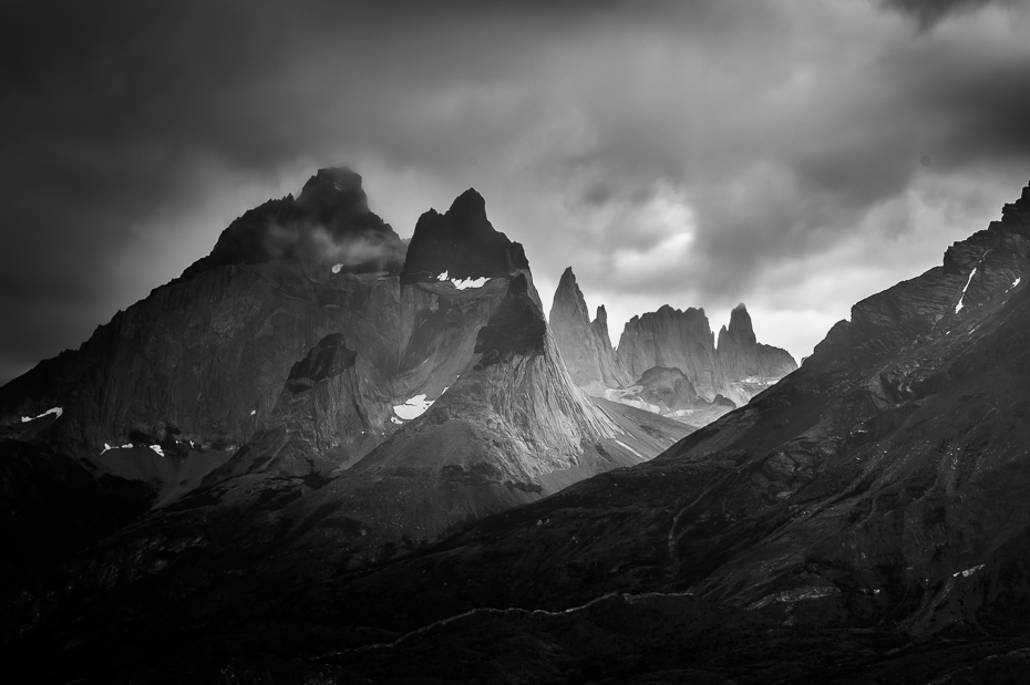  Torres del Paine Chile Nikon Nikkor 24-70mm f/4 0 Patagonia górzyste formy terenu Góra biały niebo czarny Natura Czarny i biały pasmo górskie Chmura fotografia monochromatyczna