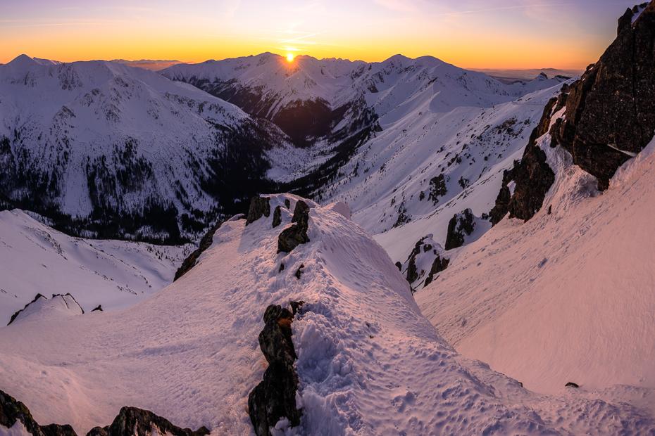  Tatry Nikon Nikkor 24-70mm f/4 górzyste formy terenu Góra lodowaty kształt terenu śnieg pasmo górskie zjawisko geologiczne niebo zimowy Alpy grzbiet