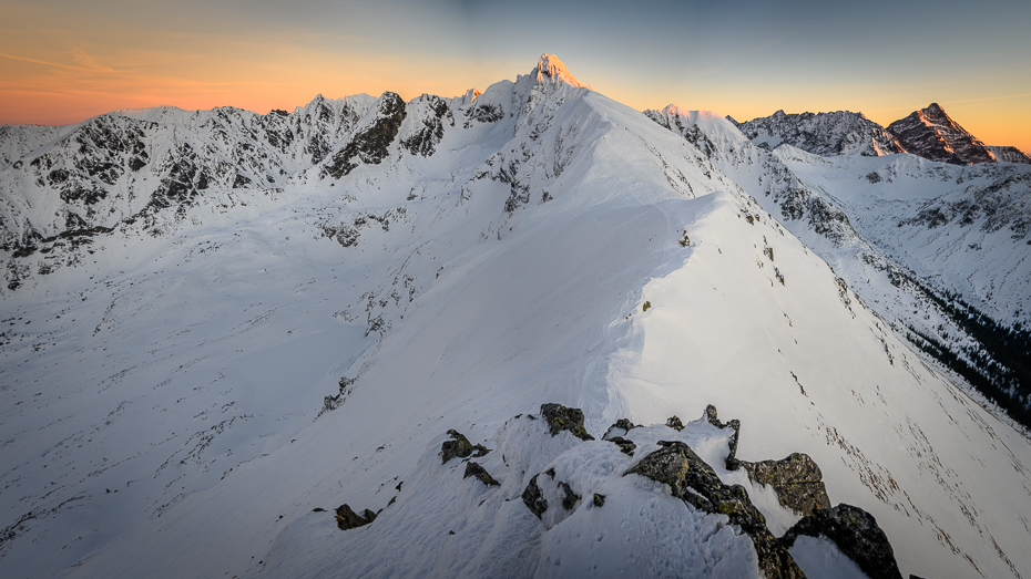  Tatry Nikon Nikkor 24-70mm f/4 górzyste formy terenu Góra śnieg pasmo górskie zimowy niebo lodowaty kształt terenu Alpy zjawisko geologiczne grzbiet