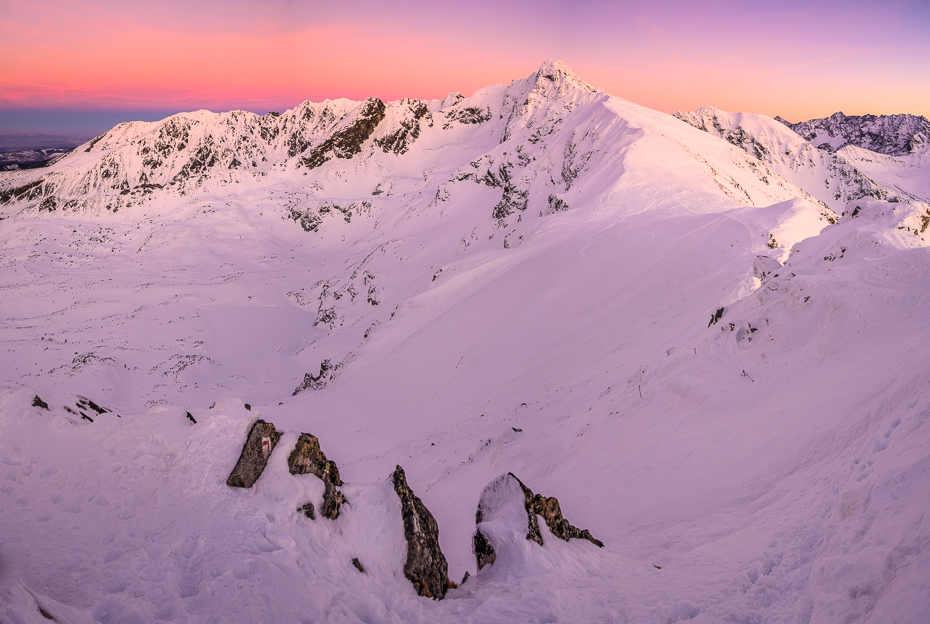  Tatry Nikon Nikkor 24-70mm f/4 górzyste formy terenu Góra śnieg lodowaty kształt terenu pasmo górskie grzbiet zimowy zjawisko geologiczne nunatak masyw górski