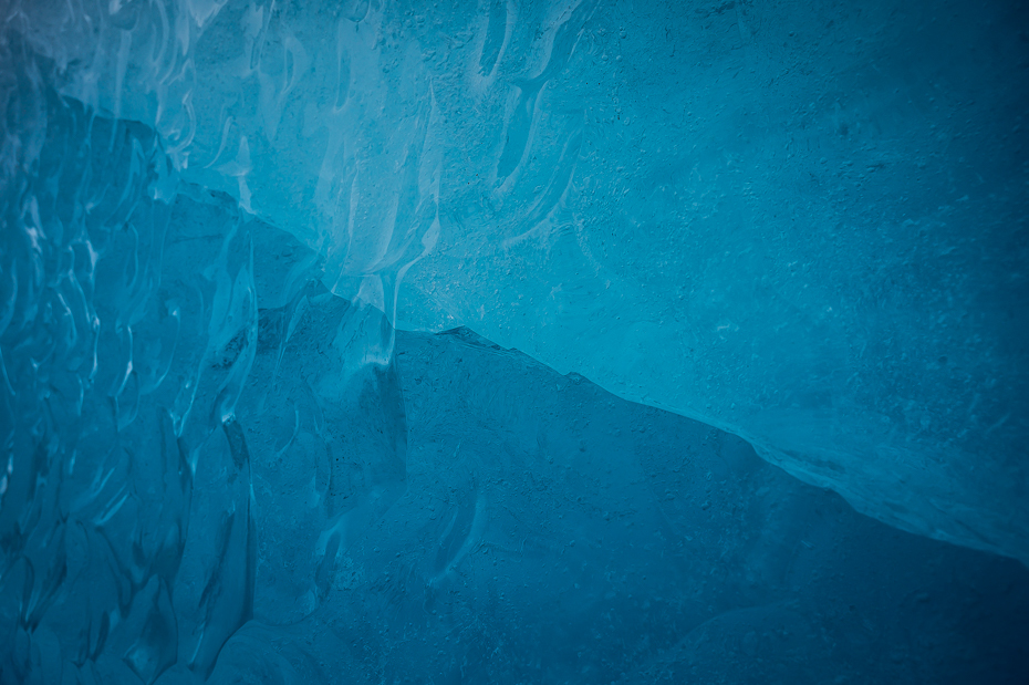  Lodowiec 0 Islandia Nikon Nikkor 24-70mm f/4 niebieski wodny turkus Jaskinia Lodowa lazur cyraneczka woda lodowaty kształt terenu niebo atmosfera